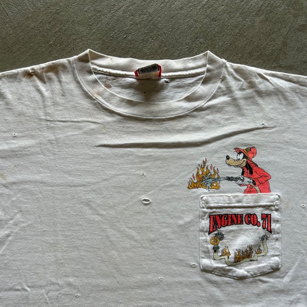 Vintage 90s Disney Goofy Engine Co 71 Shirt Size Large White Firefighter Thrash - Picture 2 of 7